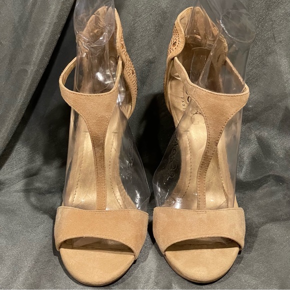 ✨BCBG Paris Suede Heels - Picture 2 of 12